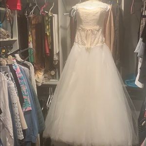 Monique Lhuillier Wedding Dress